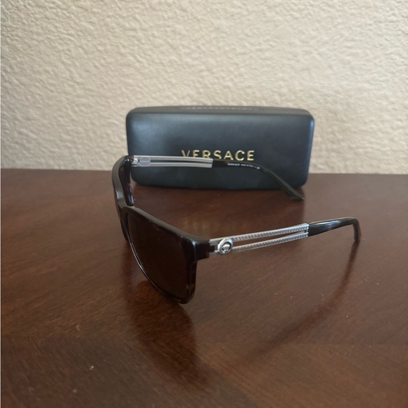 Versace sunglasses VE 4307 108/73 great condition. Authentic. - Picture 2 of 2